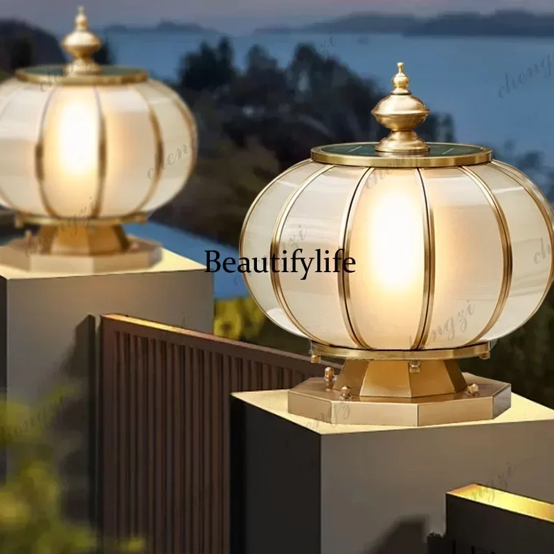 L181  Pillar lights on the fence outside the entrance of the courtyard Round waterproof solar stigma lights