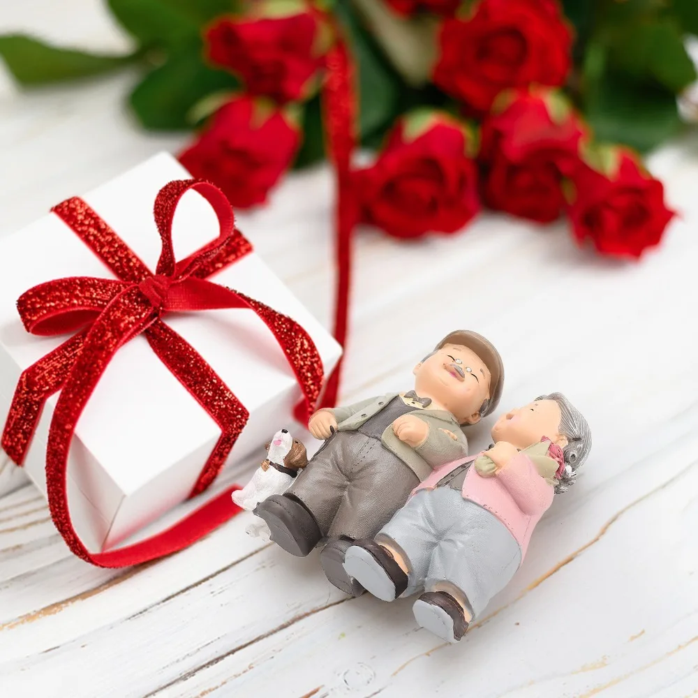 Resin Elderly Couple Resin Figurine Colorful 5in Grandpa Grandma Cake Making Statue Desktop Figurine Couple Figurine