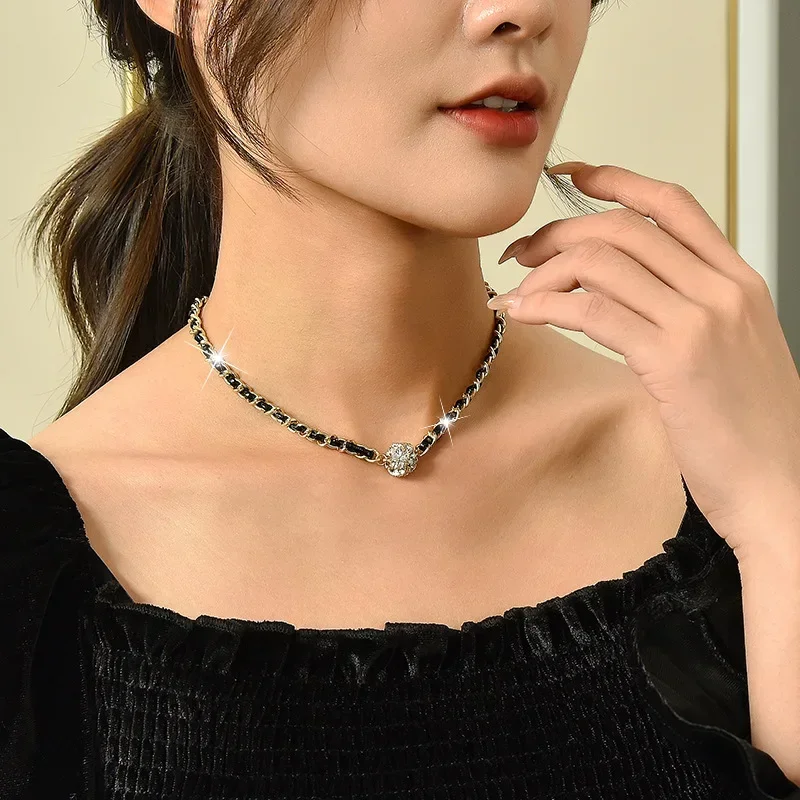 2025Diamond bola ímã high-end corda colar para mulheres versão coreana bola redonda ímã clavícula corrente