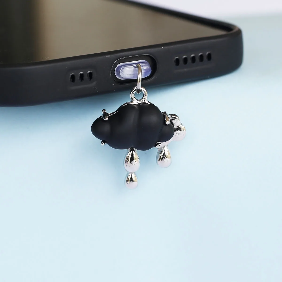 Telefon-Staubschutz-Charms: Wolken, dunkle Wolken und regenbewölkte Formen für iPhone- und USB-C-Anschlüsse – Zubehör-Dekoration – Detail 4