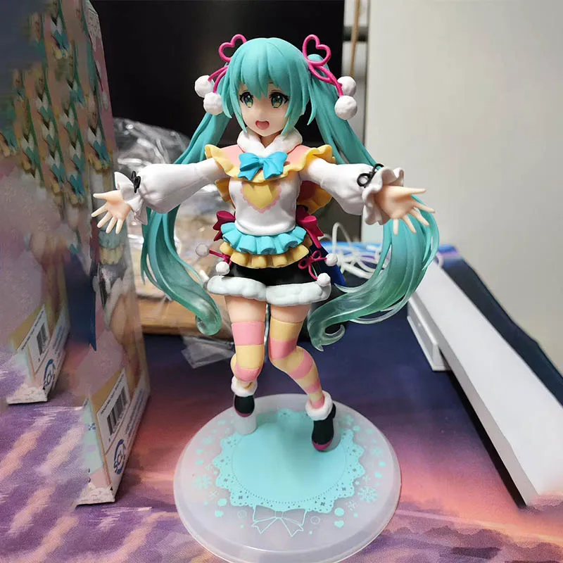 En Stock Original Taito Hatsune jouet Figure hiver Image Anime Figure modèle mobile Collection jouet cadeau Collection ornements