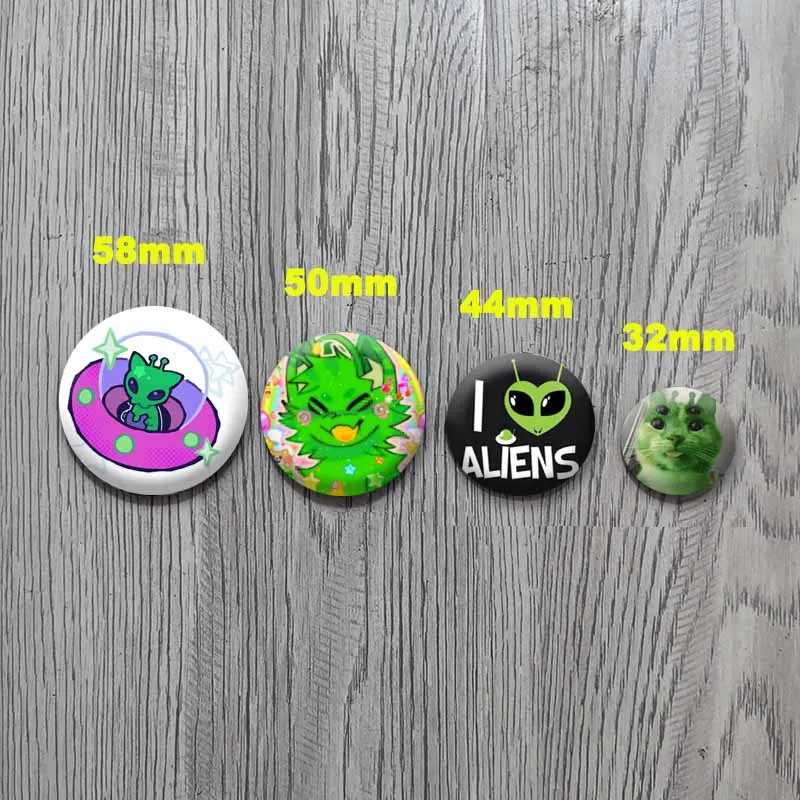 Cute Green Alien Cat Round Badges Creative Funny Cartoon Animal Brooch Backpack Lapel Pins Accessories Toys Gift for Kids Friend