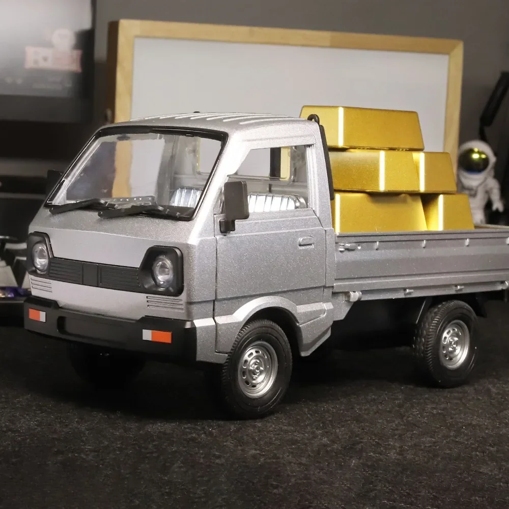 1:24 Small Truck Alloy Model Toy Car Metal Diecast Simulation Pull Back Sound Light Vehicle Models Fine Ornament Birthday Gifts