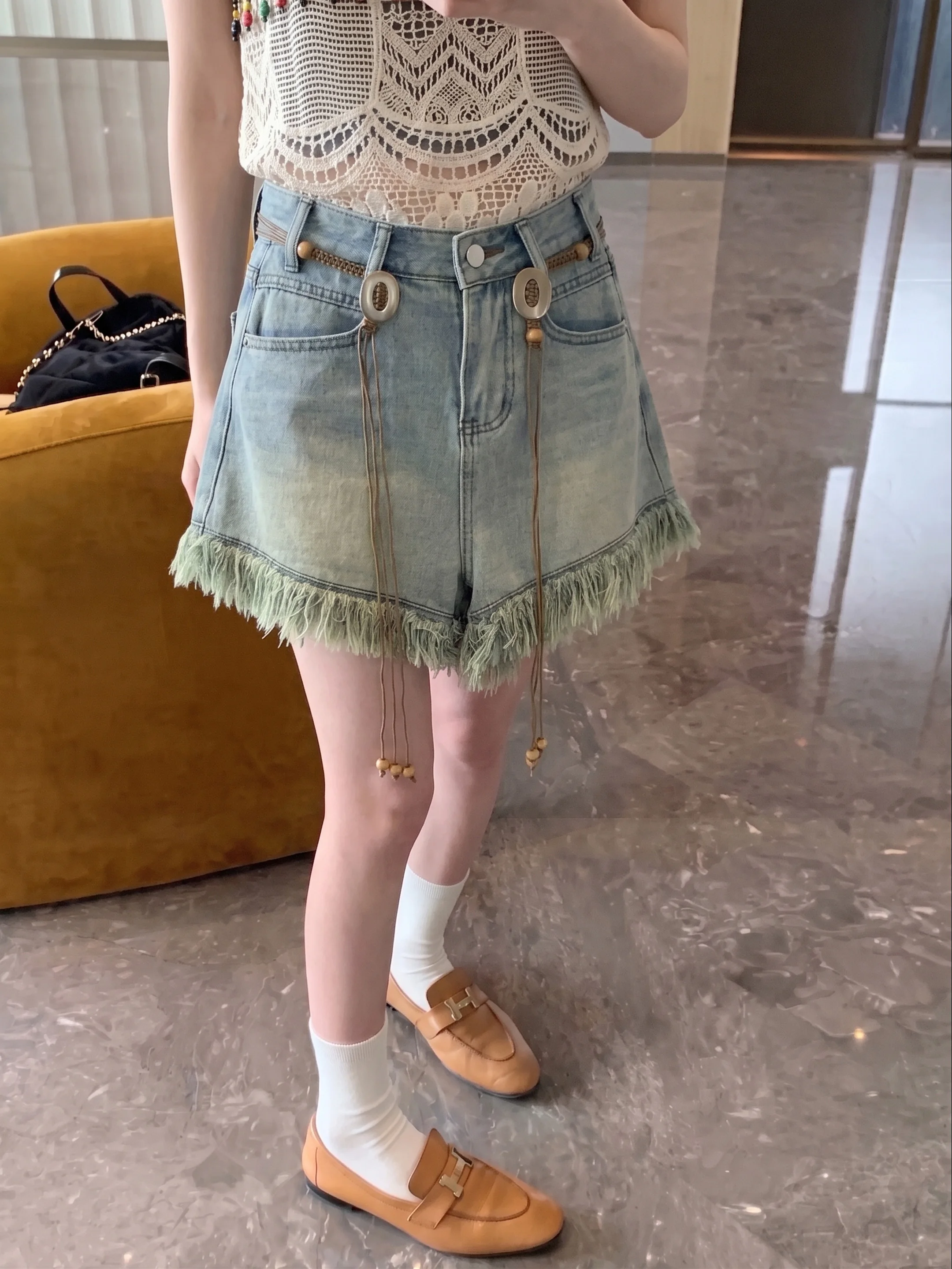 Retro American Denim Shorts Women's High Waist Design Beaded Waist Chain Loose Wide Leg Hot Pants Casual Pure Color Jeans