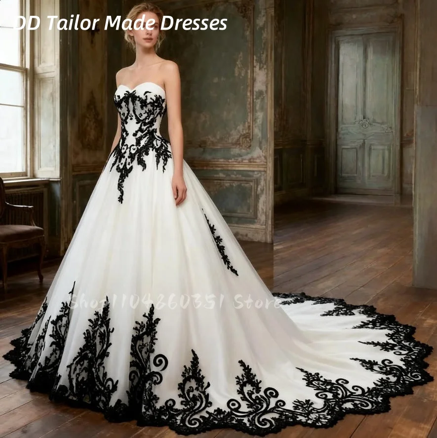 

Black And White Vintage Wedding Dress Lace Appliques Court Train A-Line Tulle Long Bridal Gowns Sweetheart Sleeveless Customized