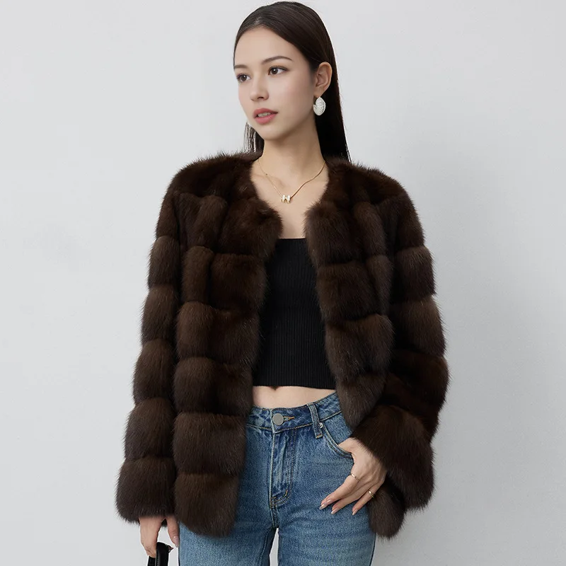 

Fashionable Luxurious Imitation Fur Coat for Women Short Arc Collar Elegant Eco-friendly Fur To Keep Warm in Autumn and Winter