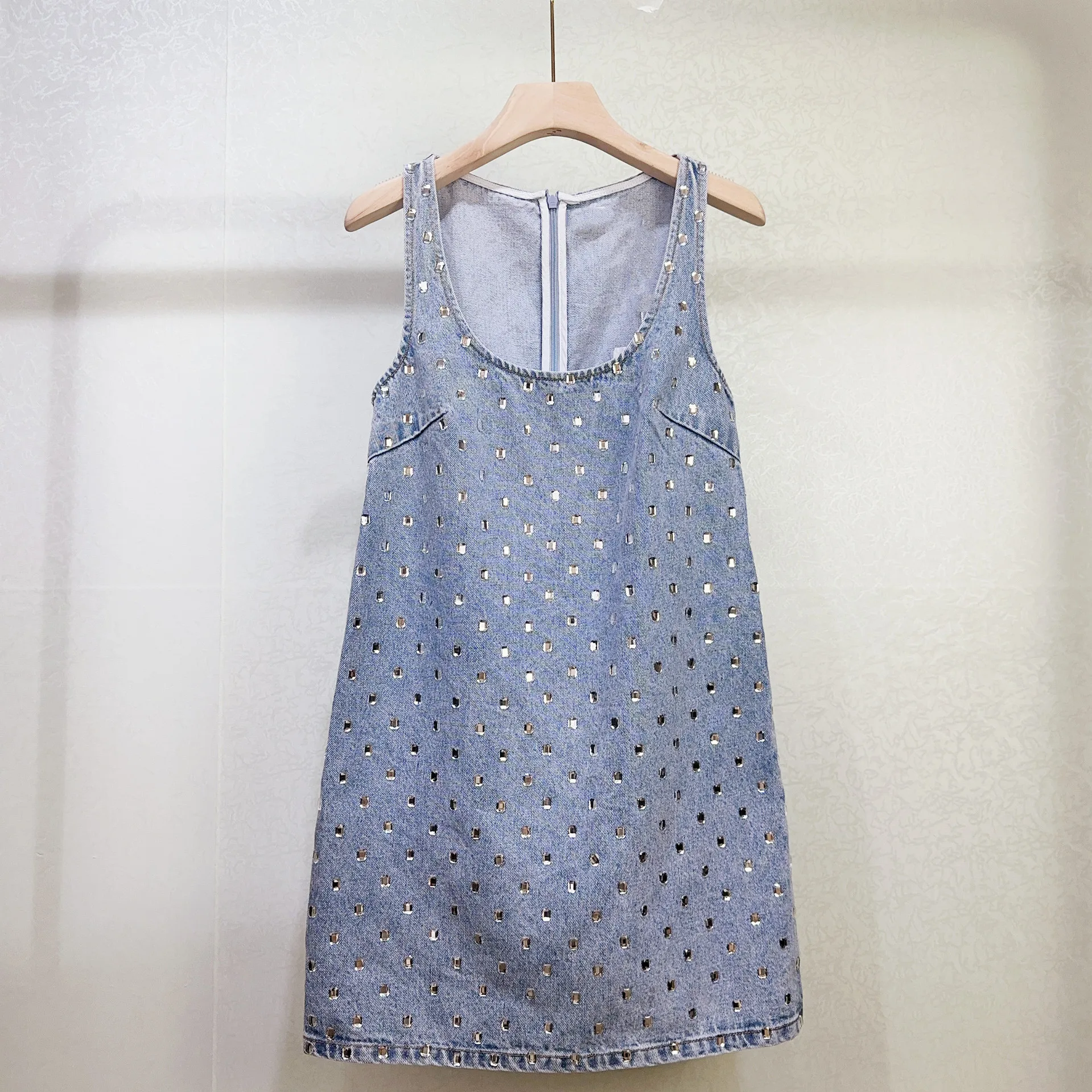 

Autumn 2024 Women Denim Sling Dress Rhinestone Decoration U-Neck Sleeveless High Waist Fashion Mini Robe