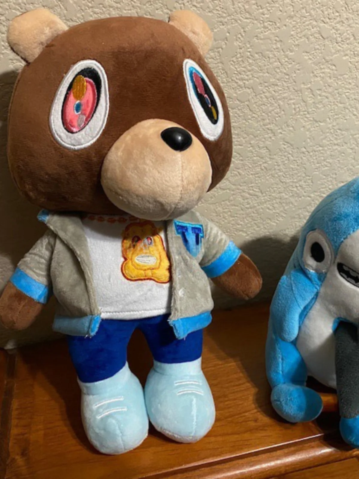 

Kanye West Graduation Ted Bear Doll Toy PP Cotton Filled Adult Appropriate Fabric Material Universal Gender Chinese Manufacture
