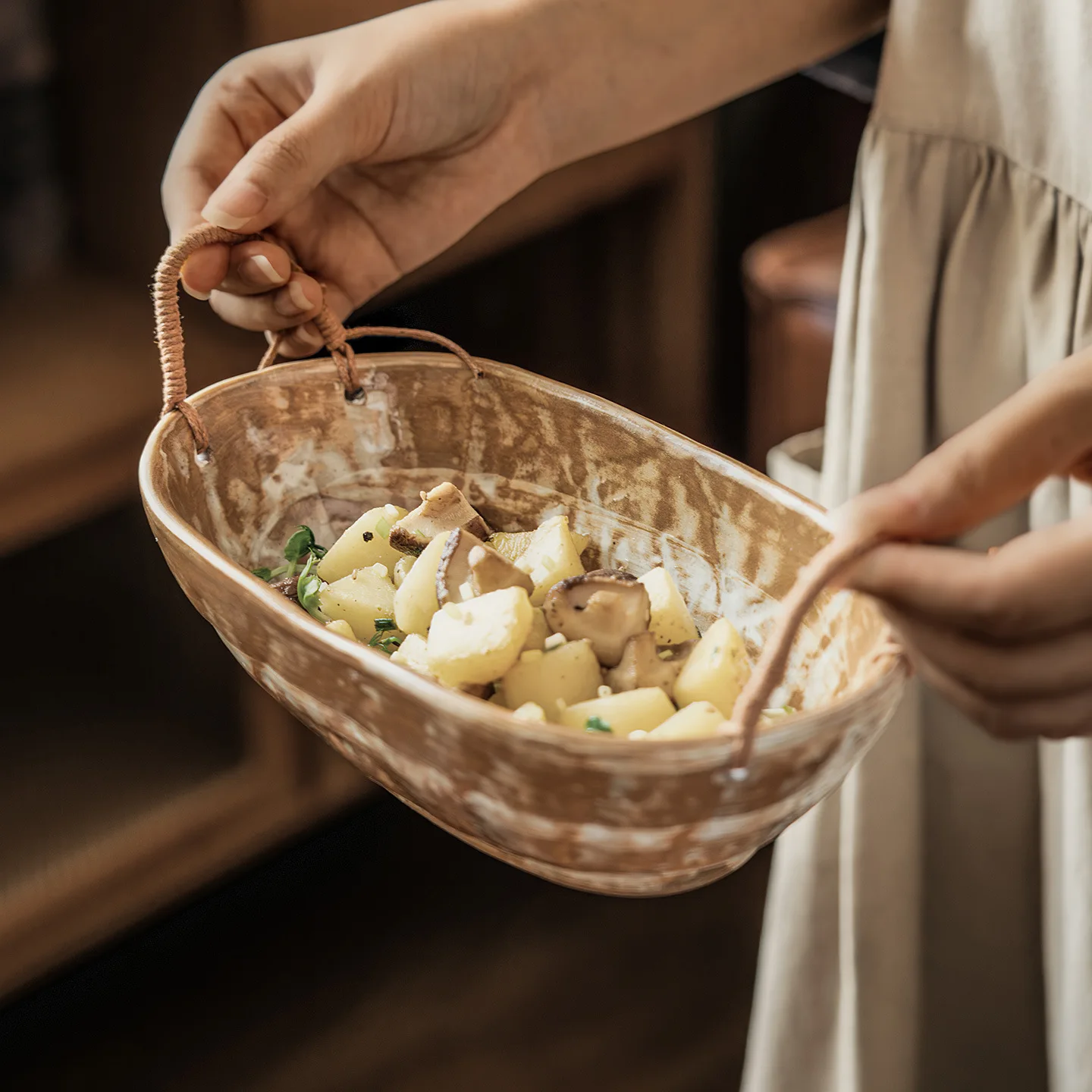 

Handmade Retro Coarse Pottery Rope Handle Double Ears Ceramic Oval Bowl for Home Dining Fruit Salad Dish