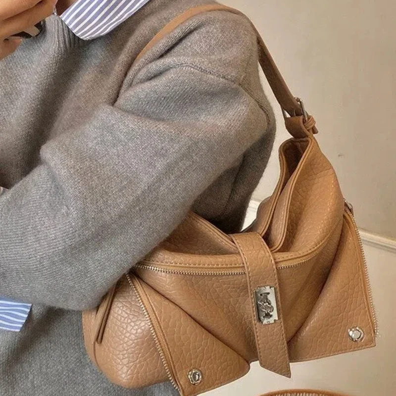 

Luxury Casual Underarm Shoulder Handbag For Women Elegant PU Leather Large Capacity Crossbody Bag With Metal Strap Studs