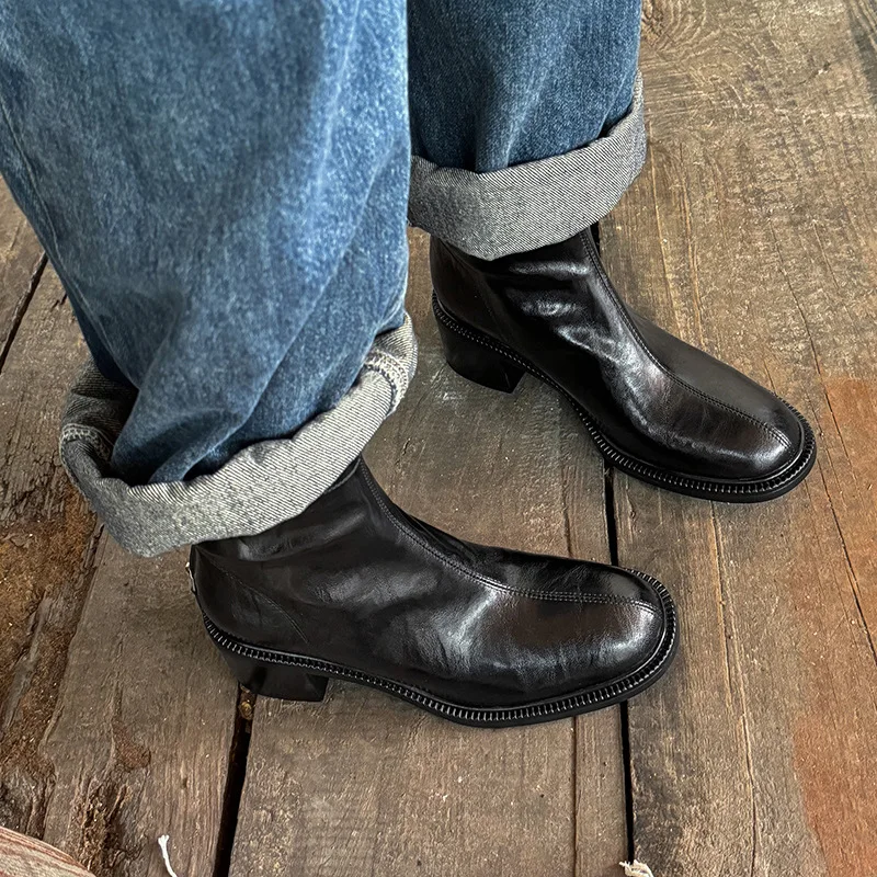 

Arden Furtado 2025 Осенние черные короткие сапоги из воловьей кожи с круглым носком и молнией сзади, современные ботинки на массивном каблуке, пригородные ботинки большого размера