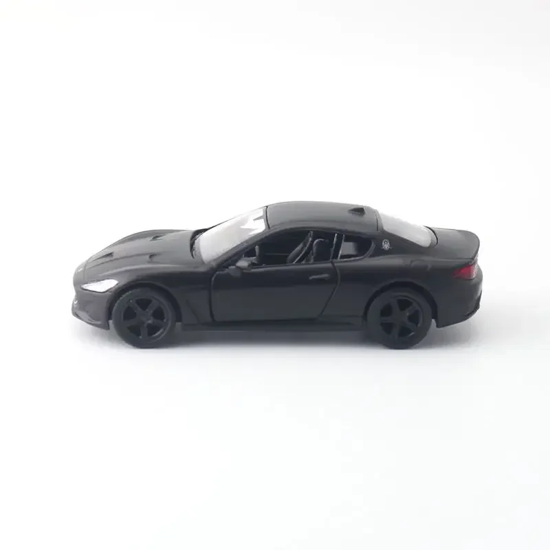 1:36 Maserati GT Toy Car RMZ City Diecast Modello Tirare Indietro Porte Apribile Collezione Educativa Regalo Kid Opaco Nero F38