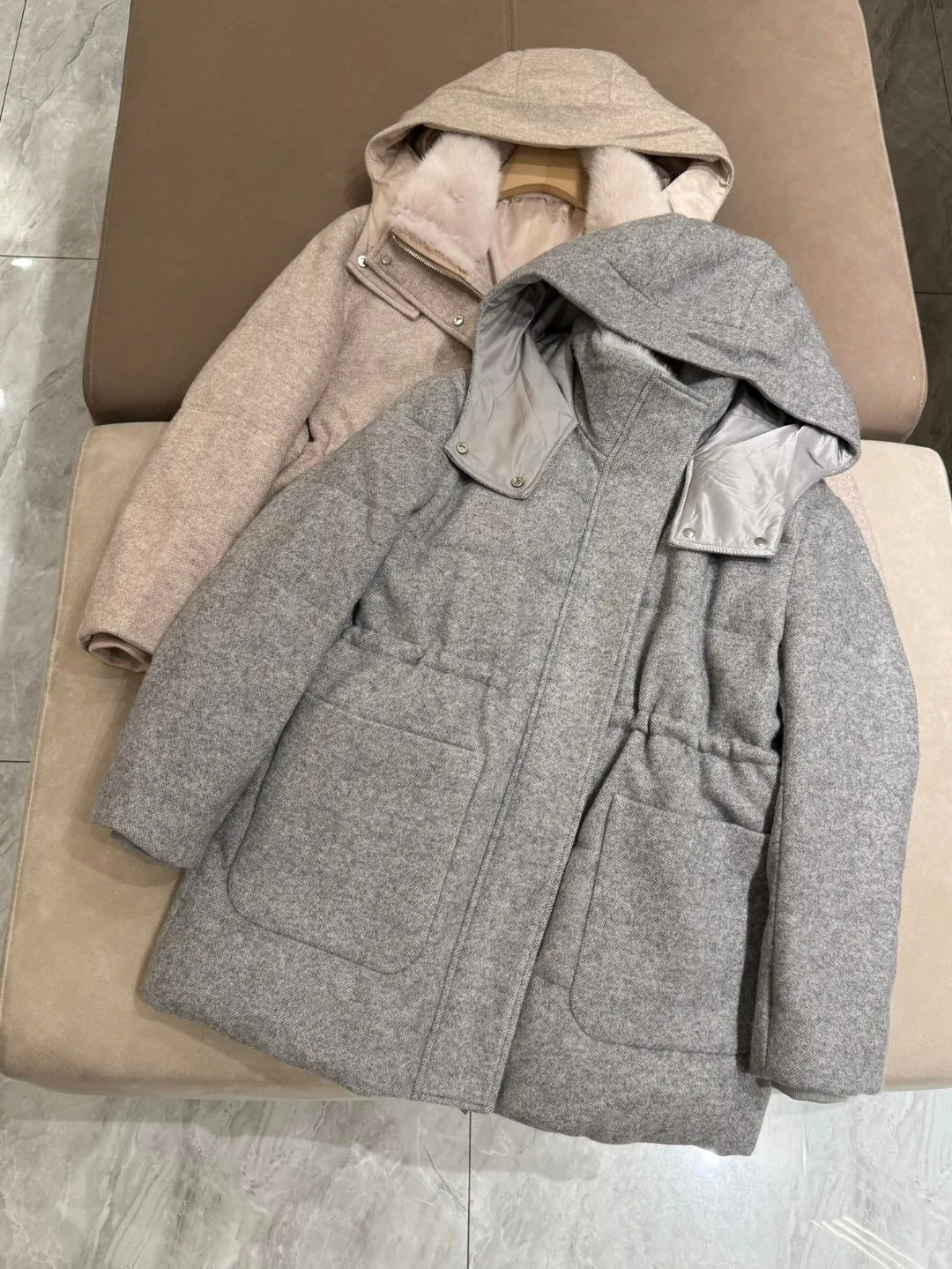 Solid color high-quality hooded wool coat with goose down filling