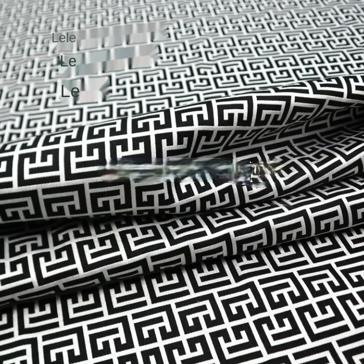 Black and white plaid three-dimensional yarn-dyed jacquard suit jacket fabric sewing fabric factory shop is not out of stock