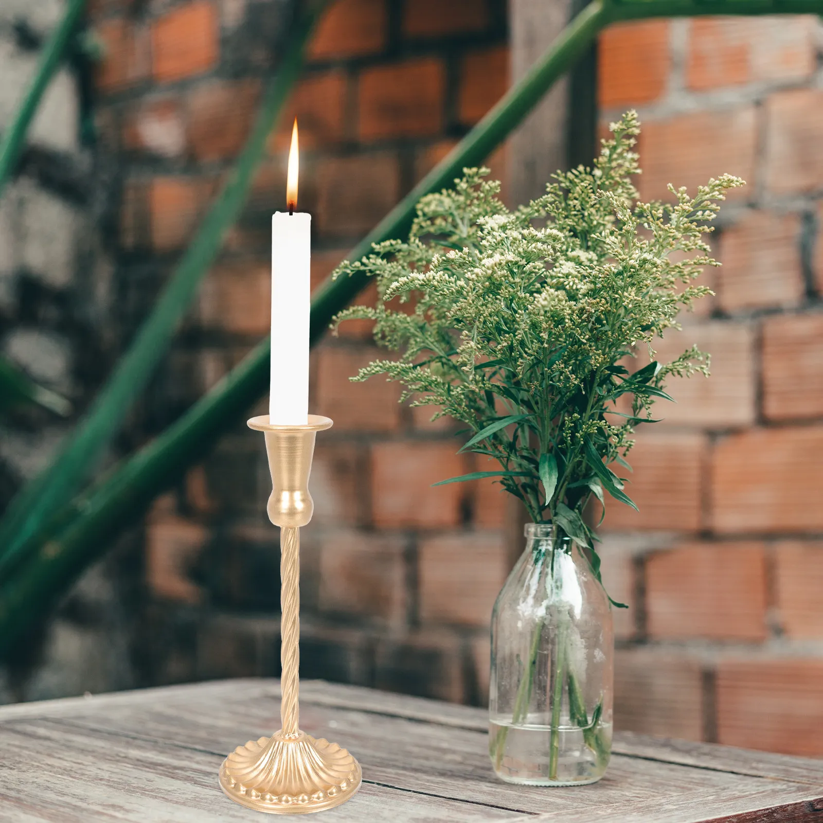 Iron Candlestick Desktop Stand Moderate Size Metal Holder for Valentine's Day Banquet Wedding Party Daily Home