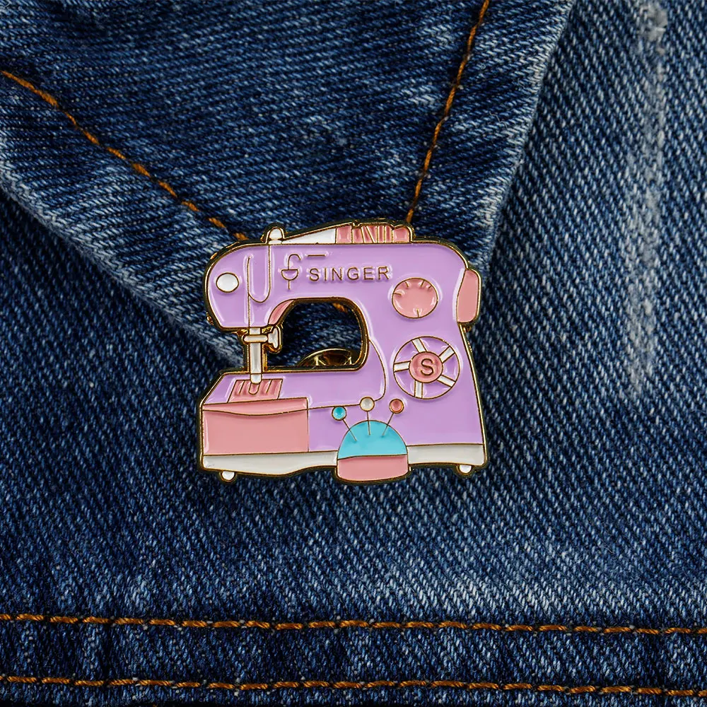 Cute Pink Sewing Machine Enamel Pins Brooches Girls Student Bag Backpack Coat Badge Jewelry Decoration