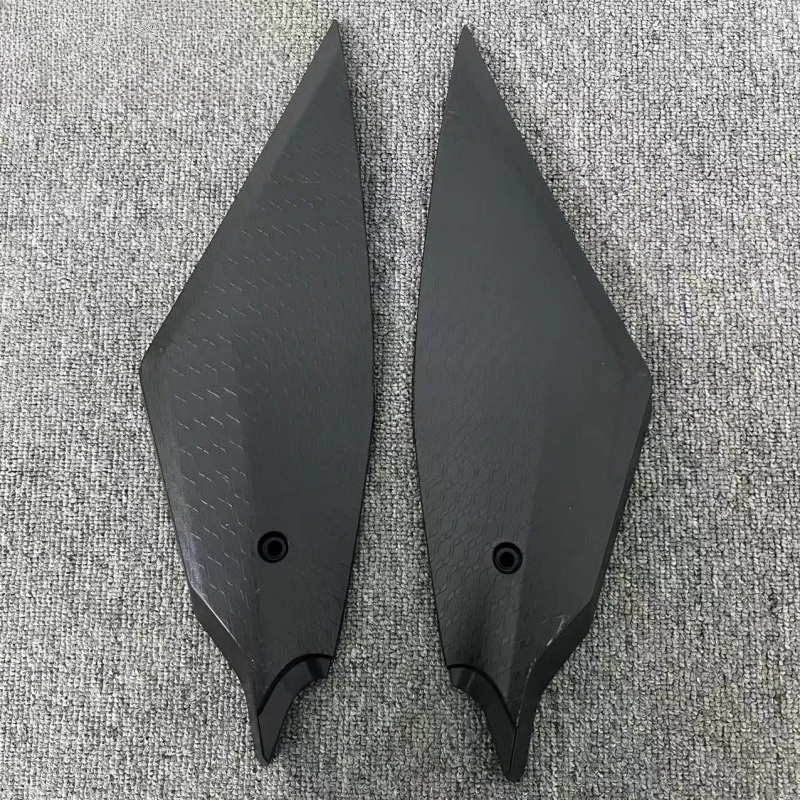 

Parts are suitable for Yamaha ZYF-R6 17-20 years fuel tank pattern side panels left and right body side panels fuel tank
