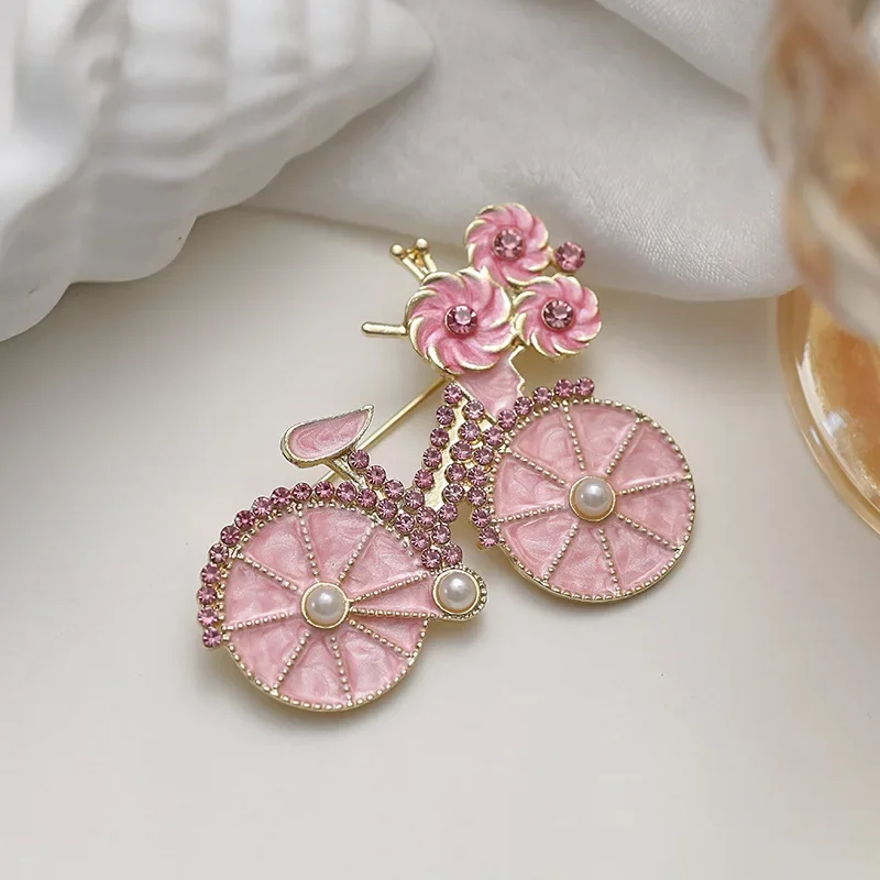 Broches de bicicleta com flor rosa fofa de desenho animado para mulheres meninas temperamento requintado moda alfinetes acessórios de roupas presentes