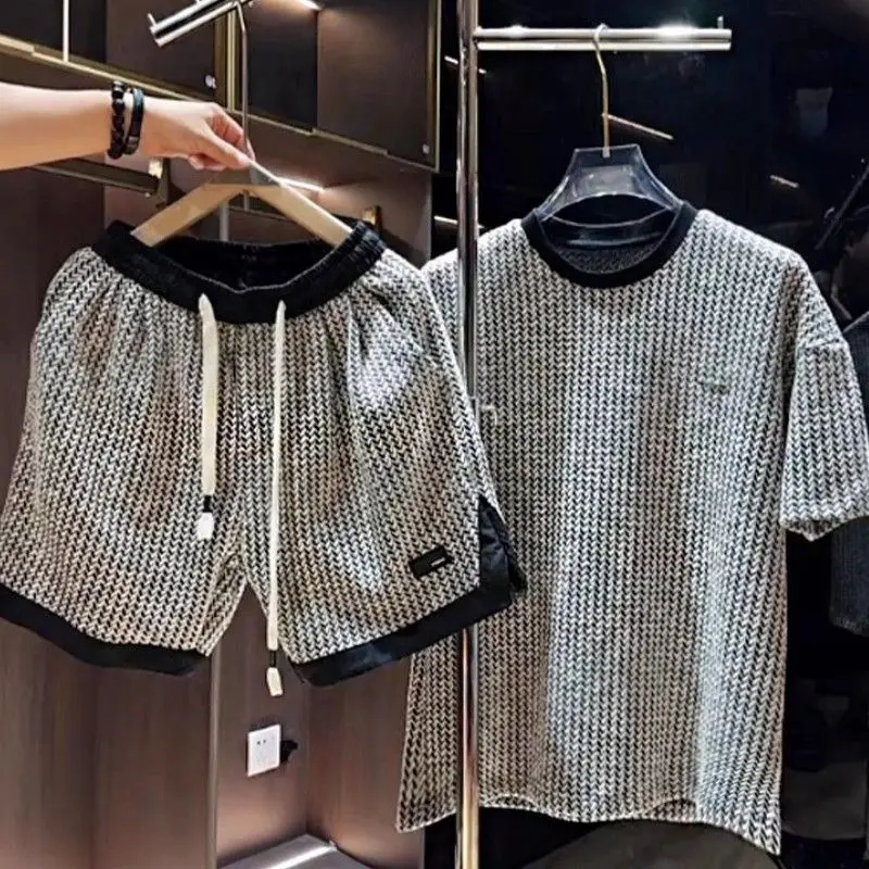 

Новые летние полосатые мужские простые и универсальные шорты с короткими рукавами, красивый модный повседневный спортивный костюм