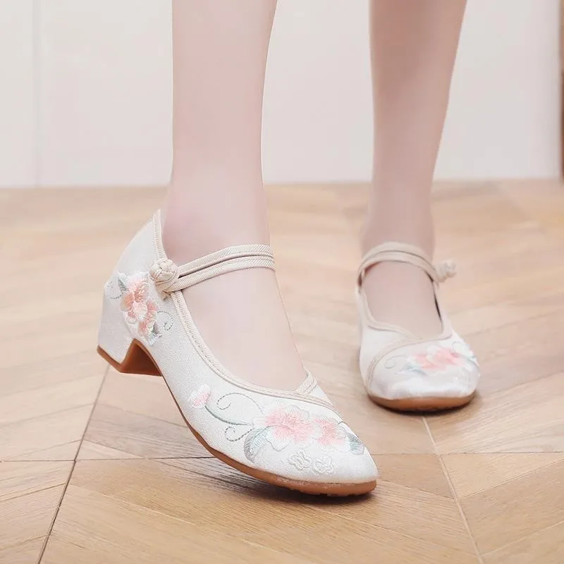 

2026 Women's White/Pink Floral Embroidery Chinese Style Inner Heel Soft Sole Qipao/Hanfu Shoes Spring Summer Q-818