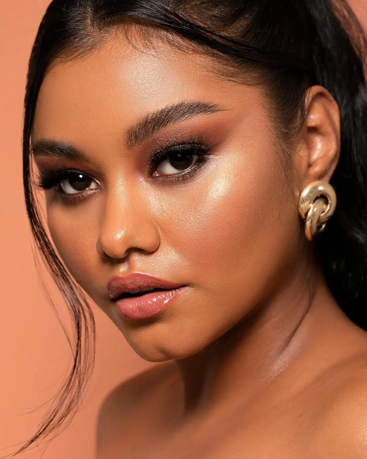 Pincel iluminador cônico para contorno e destaque facial precisos