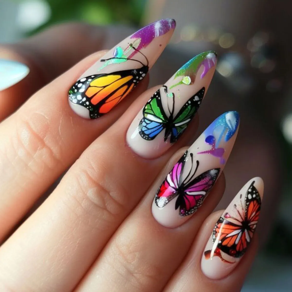 Faux ongles moyens pour femmes et filles, dégradé de fleurs bleues violettes, papillon, flamant rose, pointes carrées en amande, presses sur faux nail art