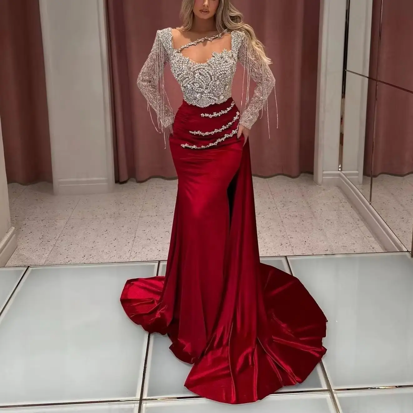 Burgunderrote Abendkleider im orientalischen Stil mit langen Ärmeln, perlenbesetzt, südafrikanisch, Dubai, Saudi-Arabisch, schwarzes Ballkleid für Mädchen, maßgeschneidert