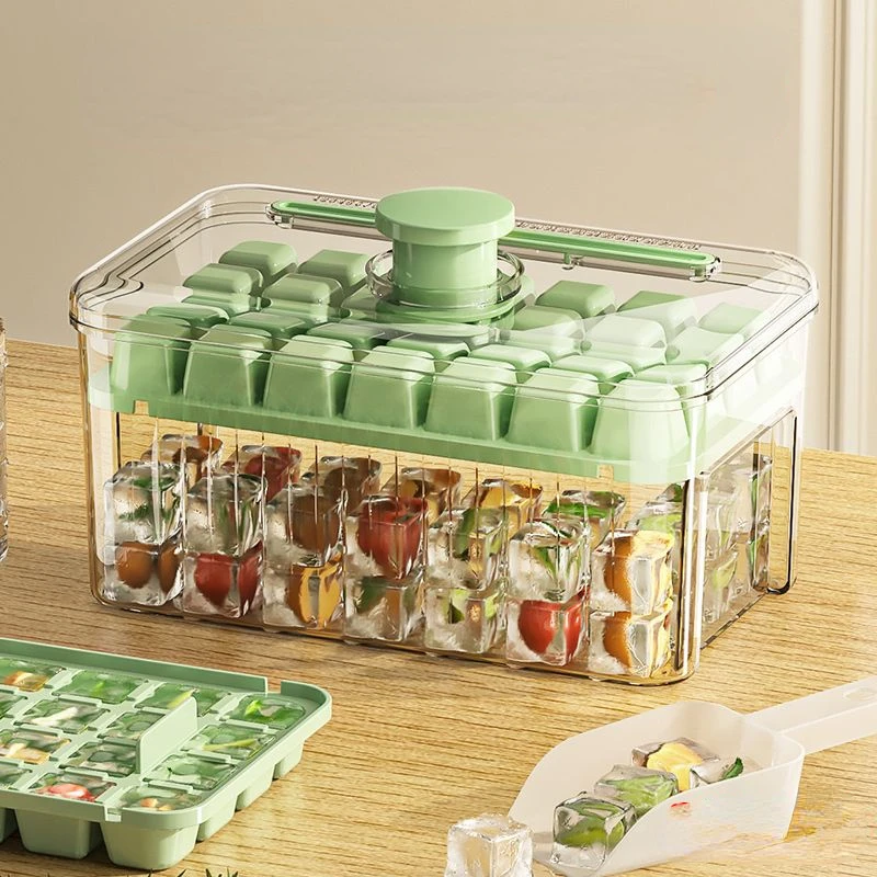 氷を押して作るためのキューブ型の箱,アイスキューブの形をした新しいツール,自宅での保管用