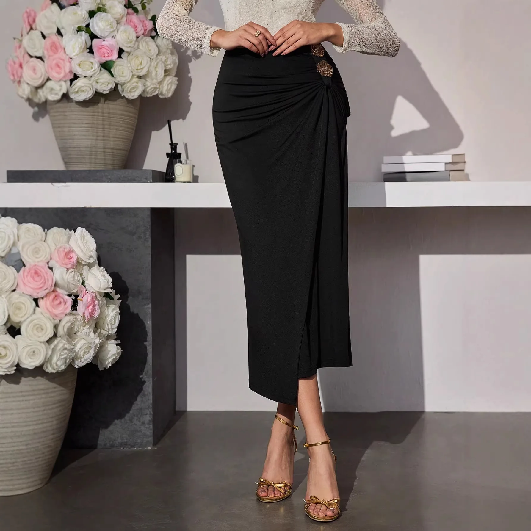 2026 Spring New Rose Metal Buckle Decorative Pleated Hip-wrapped Women's Skirt