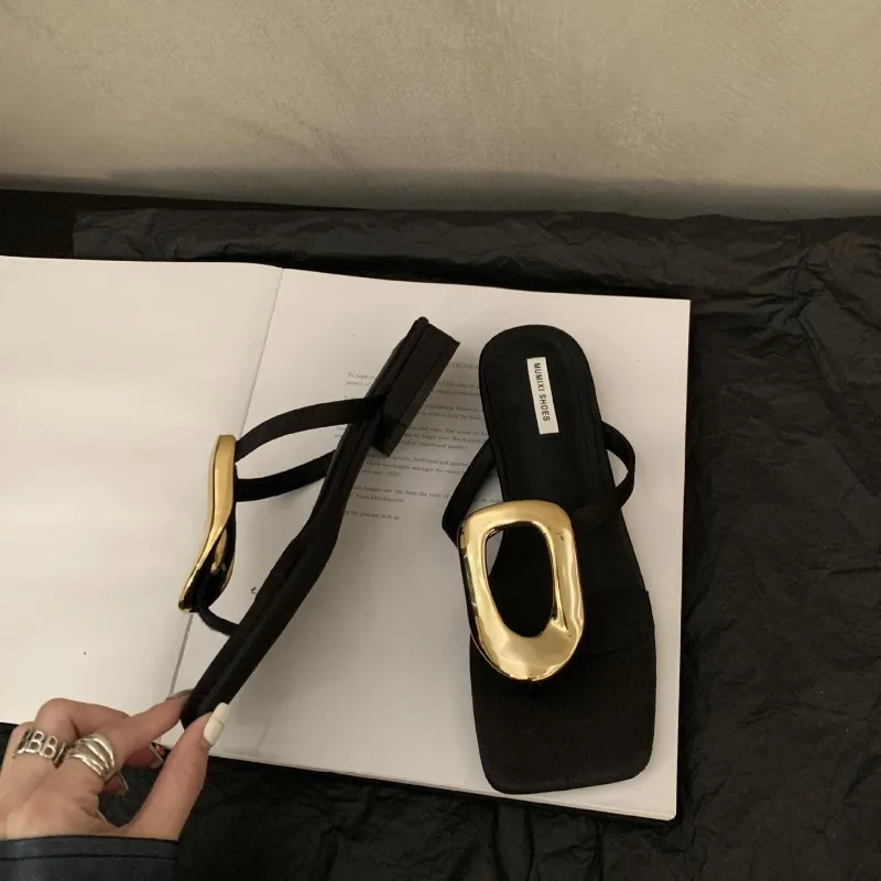 

Women's Flip Flops Fashion Metal Temperament Slippers Luxury Designer Slippers Non Slip Flat Slides Summer New Lady Beach Slides