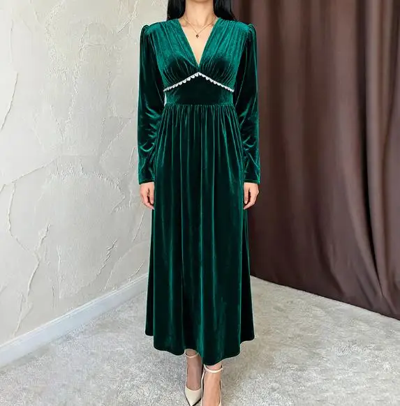 

Women's 2025 New Autumn Winter Retro Elegant Long Sleeved V-Neck Velvet Dress Temperament Commuting Retro Elegant Dress