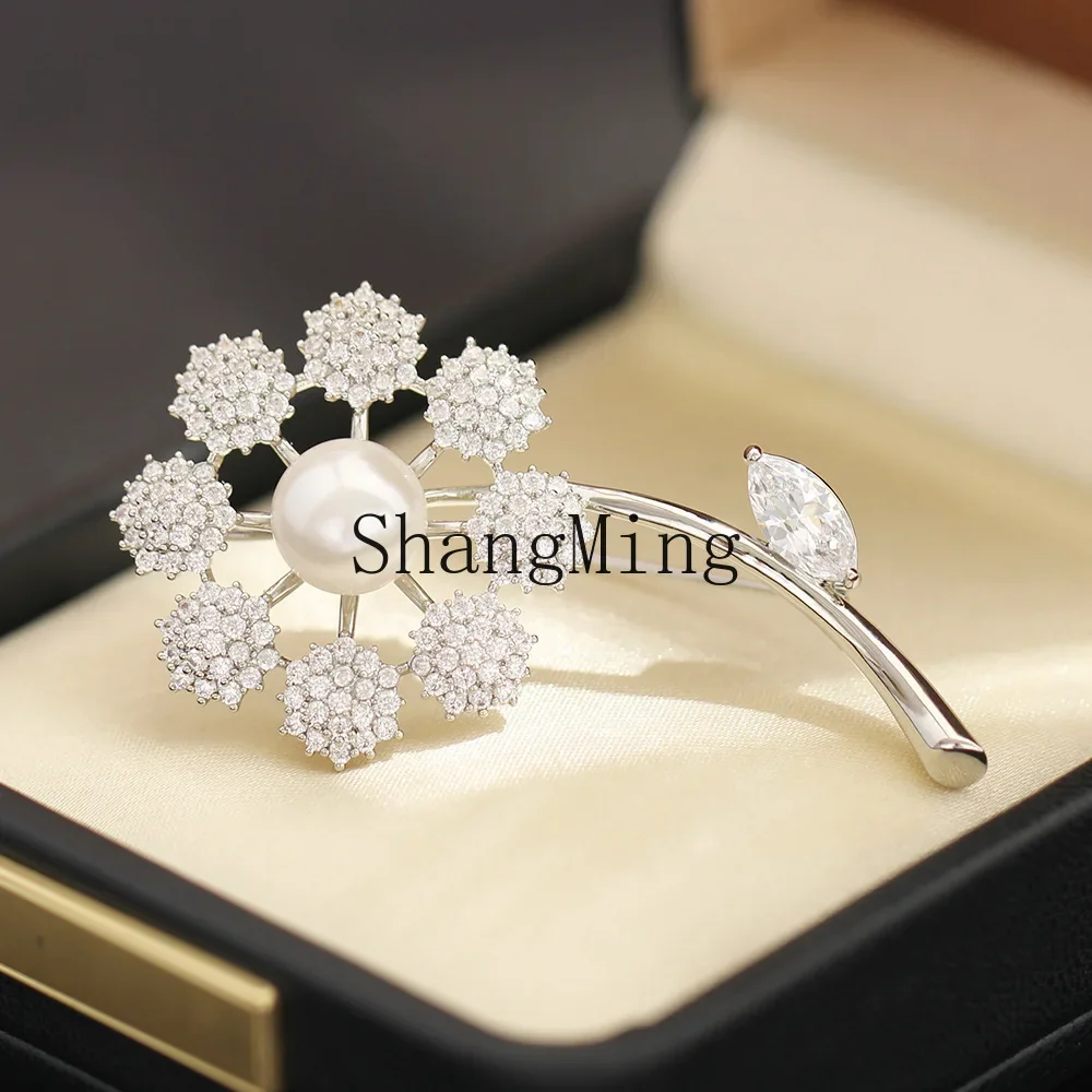 

CLL new temperament high-end stone inlaid dandelion brooch exquisite and versatile pearl bouquet women's suit