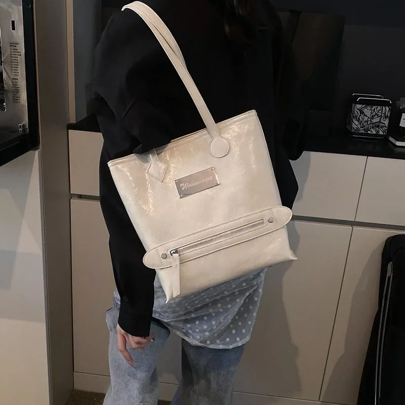 

Commuter Large-capacity Bag Women's 2025 New Spring Versatile Shoulder Bag Fashionable Portable Tote Bag Bucket Bag