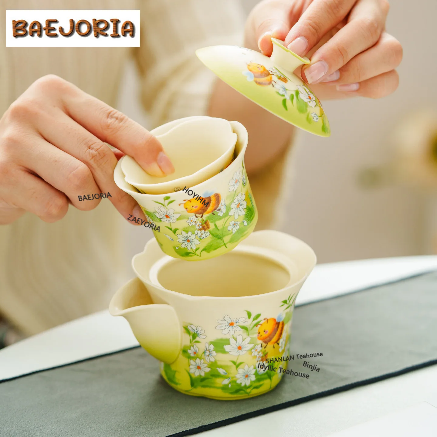 BAEJORIA Decal Bees Flowers Travel Tea Set Kit Ancient 1 Pot 3 Cups Tea Brewing Organizer Portable Picnic Stock Bags