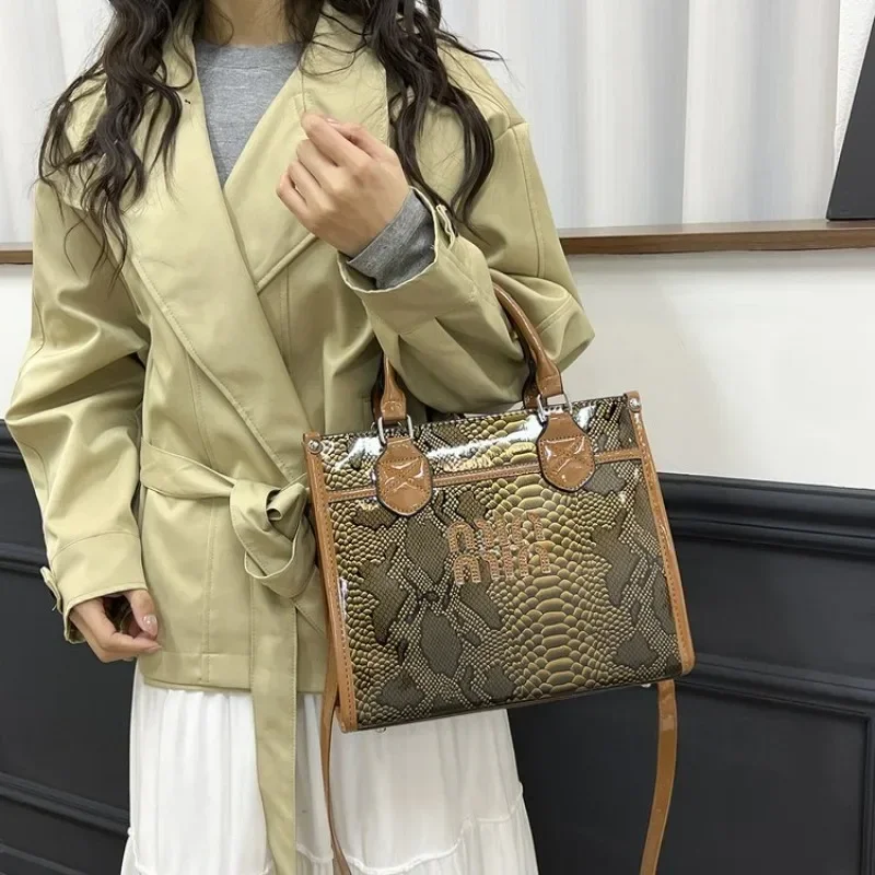 

Stylish Parisian Trendy Diaper Bag Elegant Crossbody Handbag For Women Designer Large Capacity Messenger