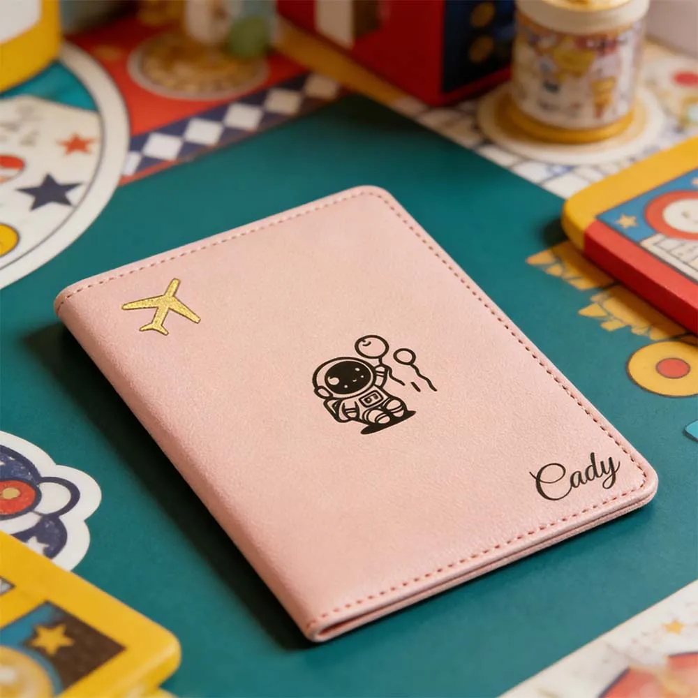 

Персонализированная обложка для паспорта с именем, подарок на День матери, кожаный держатель для паспорта с именем, незаменимый аксессуар для путешествий