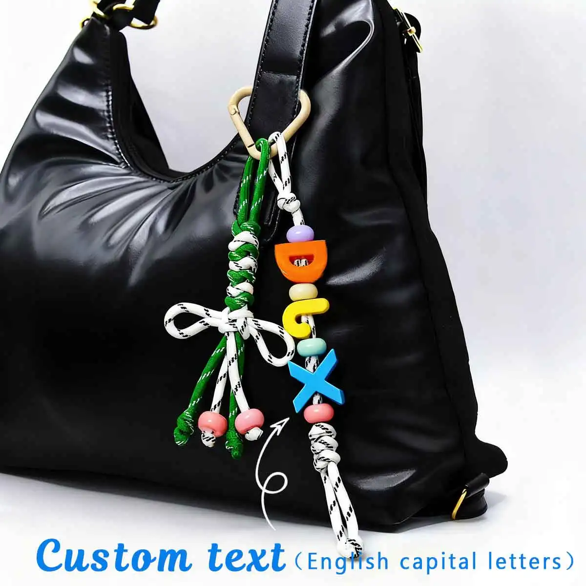 1 Stück personalisierter, individueller, bunter, geflochtener Acryl-Schlüsselanhänger mit Buchstabenperlen, Tasche/Tasse zum Aufhängen, Ornament, Weihnachtsgeschenk, Geburtstagsgeschenk