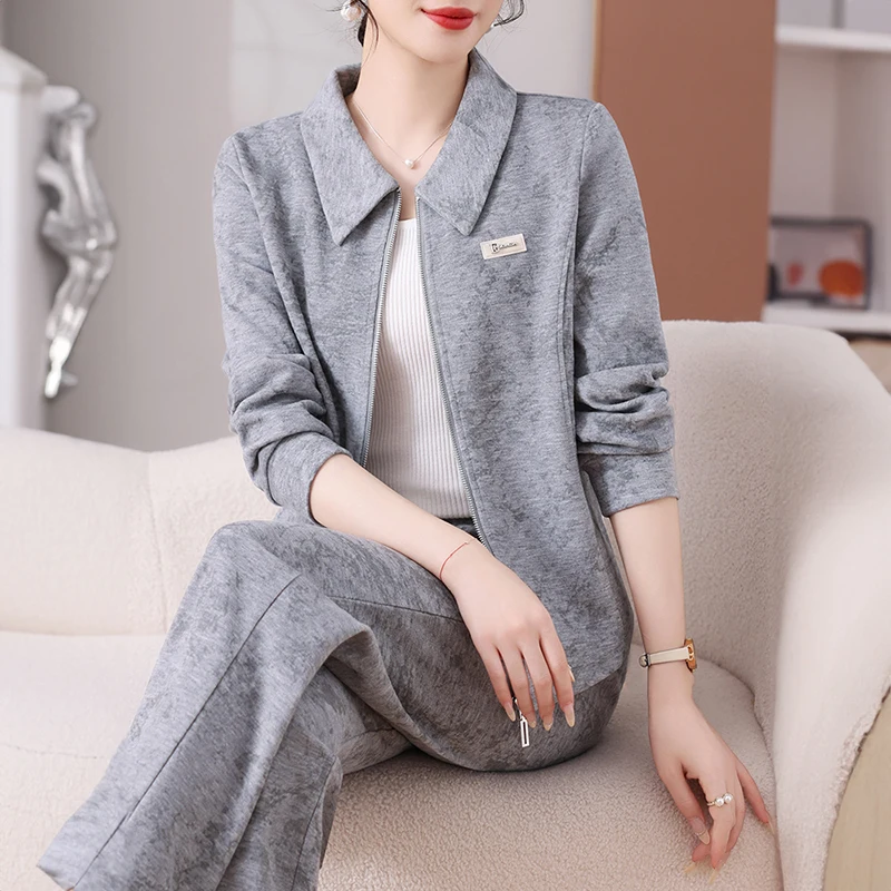 

Повседневный спортивный костюм для женщин среднего возраста 2024: Новинка, стройнящий кардиган-жакет и брюки прямого кроя, комплект из двух предметов.