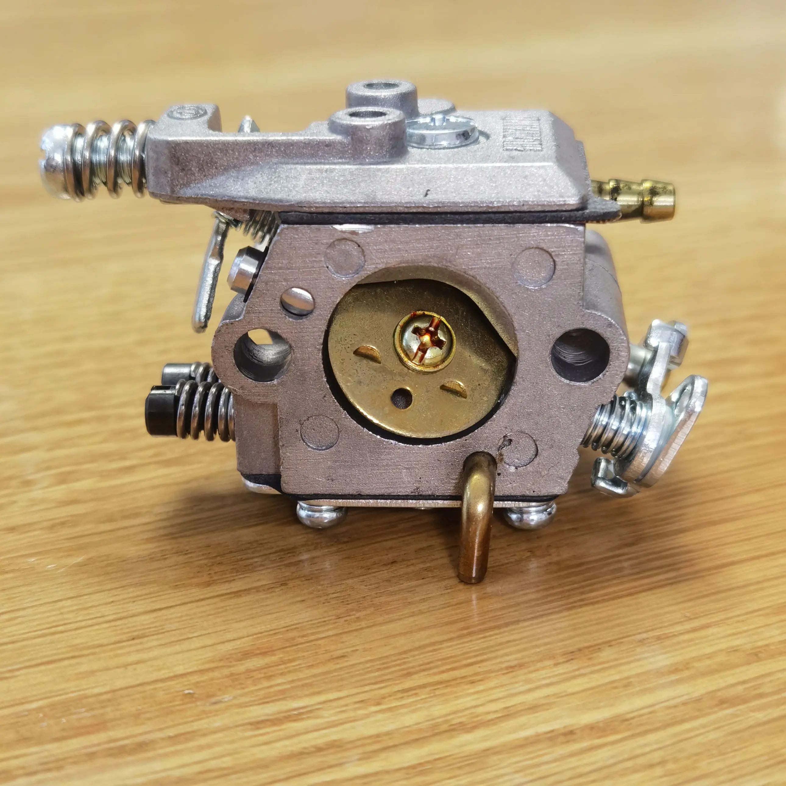 Recensione e Valutazione del Carburatore CS332 per Sega a Catena ECHO CS-352