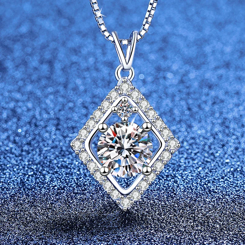 

Platinum PT950 18K Gold Necklace Women's One Carat Moissanite Pendant Collarbone Chain Geometric Diamond Light Luxury Fashion