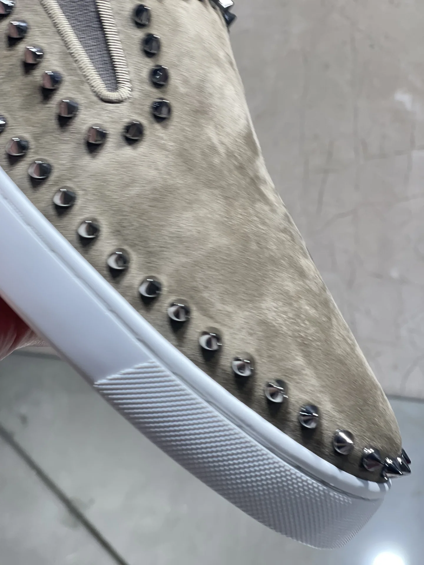 Luxury Men's Silver Rivets Low Top Green Suede Leather Slip On Red Bottom Sneakers Casual Boat Shoes Fashion Footwear Plus Size