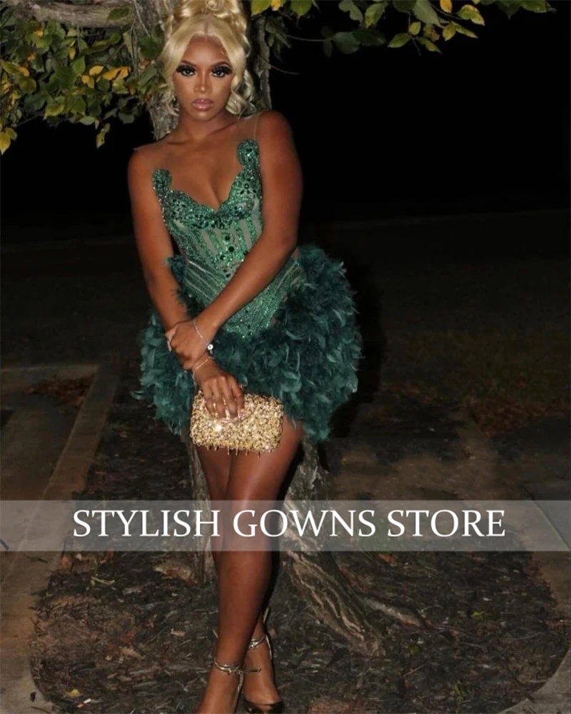 Sexy Green Short Prom Dress For Black Girls 2024 Beaded Crystal Feathers Birthday Party Gowns Mini Cocktail Robe Bal Aso Ebi