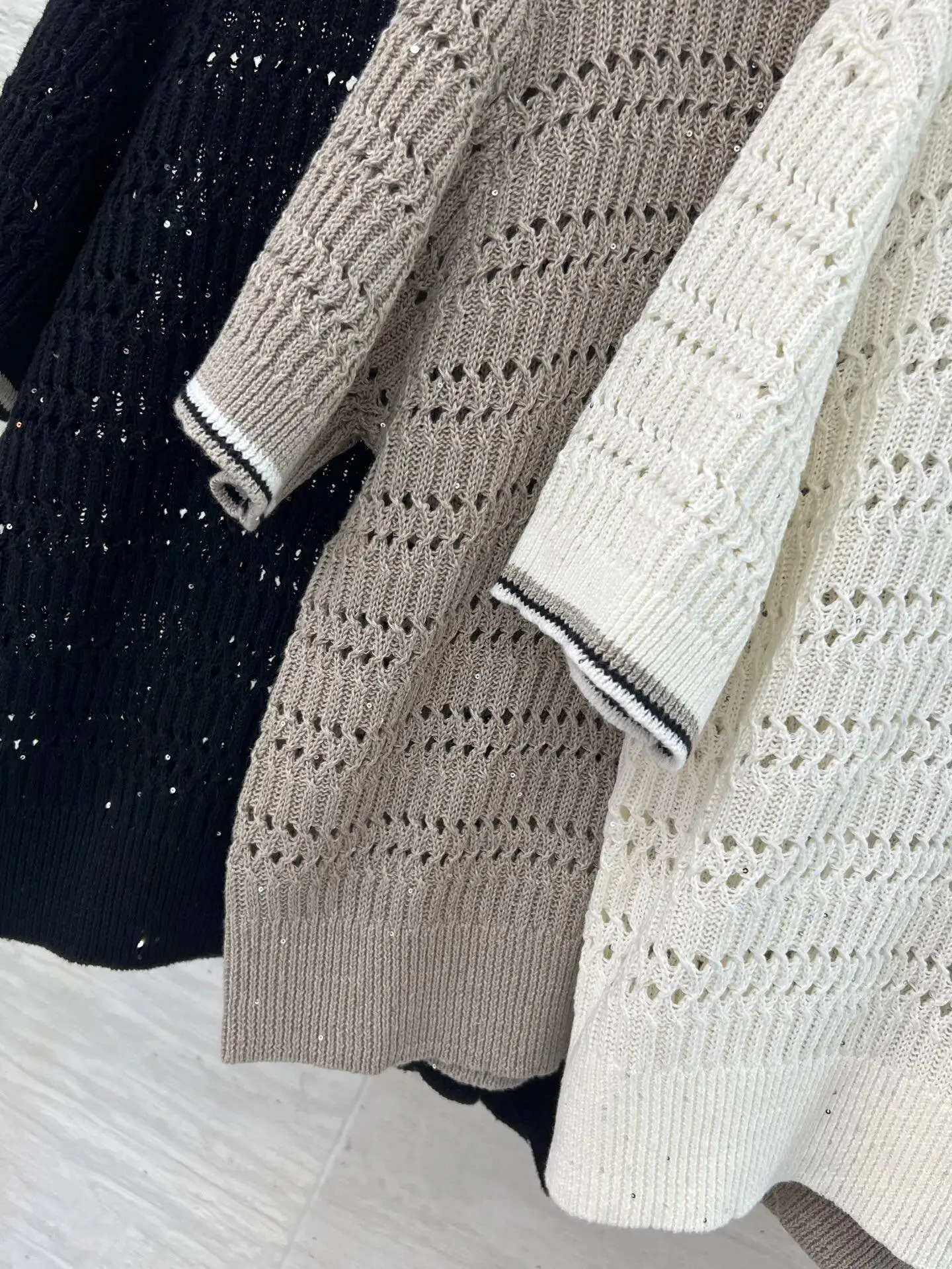 

New Spring/Summer Women's Round Neck Linen Hollow-Out Knit Top and Skirt Set - Stylish, Versatile, and Elegant