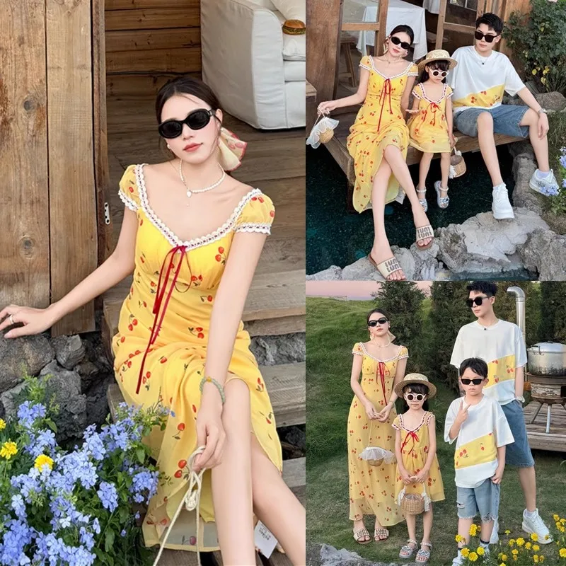 

Vacation Area Couple Look Family Matching Clothes Mom and Daughter Holiday Dresses Dad and Son T Shirts Brother Sister Outfit
