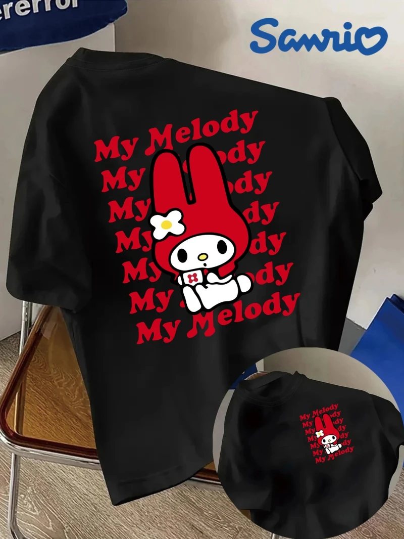 

Женская футболка Sanrio Official Melody — милый кролик с рисунком и красным текстом «MY MY Melody» — мягкий и дышащий повседневный топ