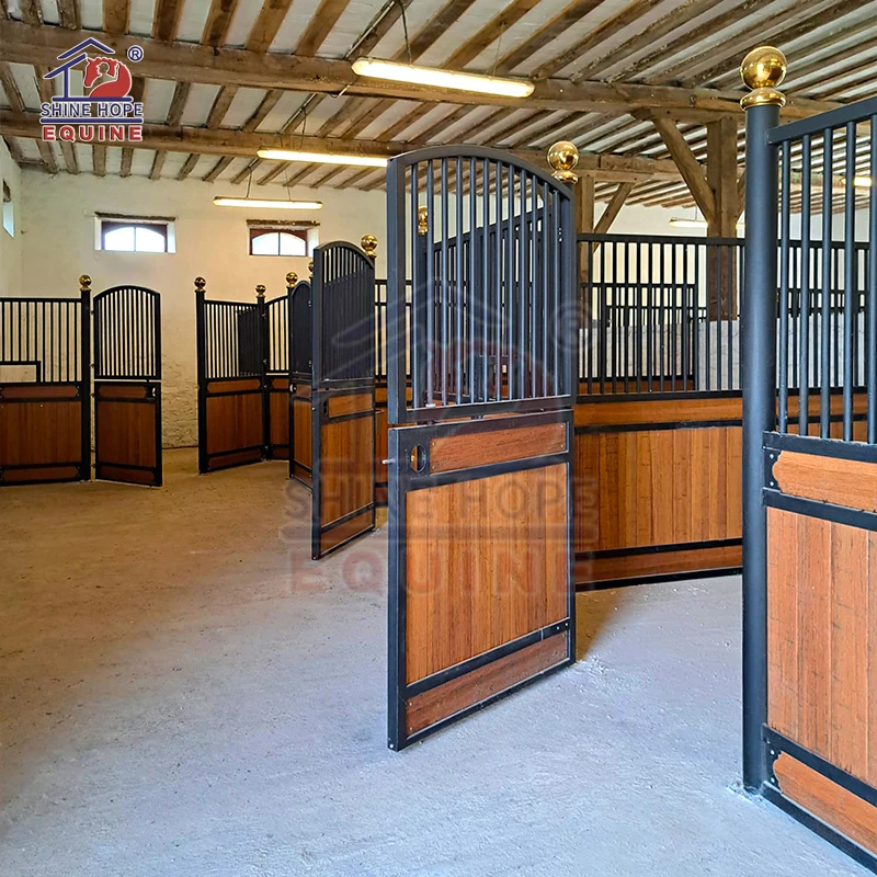 

Панели для лошадей Двери в стиле сарая Внешние штаны для лошадей Стабильный киоск Лошадиные кораллы и убежища со стальной рамой