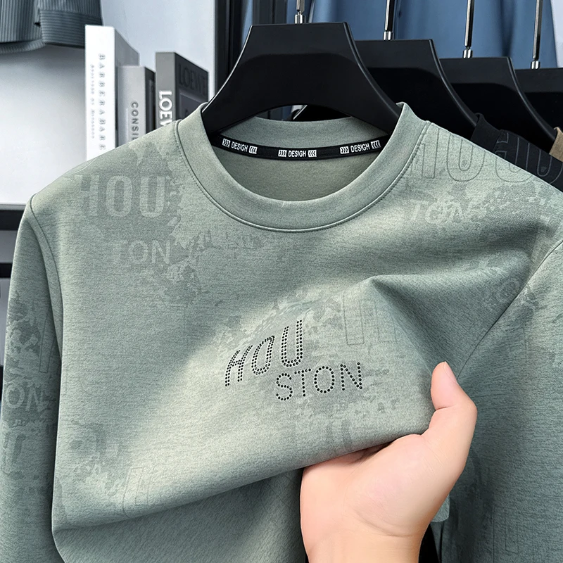 تي شيرت رجالي عالي الجودة بأكمام طويلة ورقبة مستديرة مطبوع ملابس داخلية غير رسمية مضادة للتجاعيد ملابس رجالية عصرية