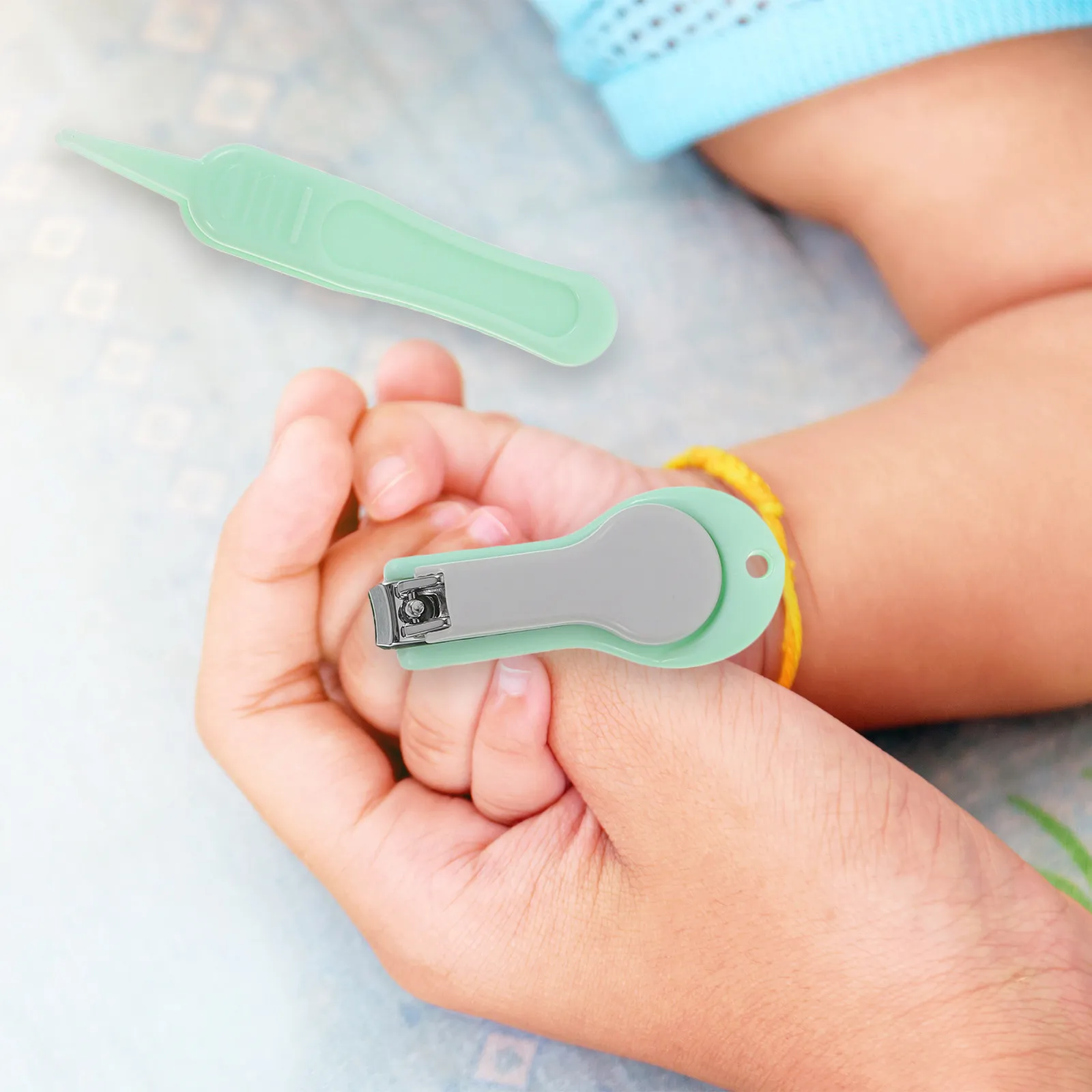 

1Set Baby Nail Clippers Kit Newborn Nail Care Tools Cartoon Design Safe Grooming Kit for Infant Toddler Nails with Storage Case