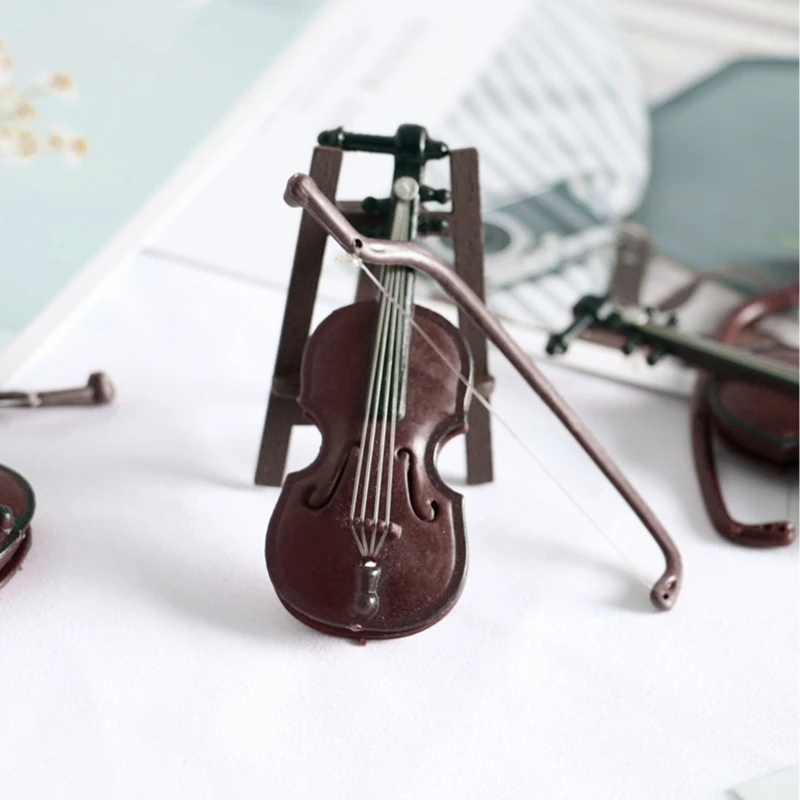 G92C Mini Violins Ornament Miniature Miniature Model مع Stand for Case Dollhouse لزينة سطح المكتب المنزلي للدمى
