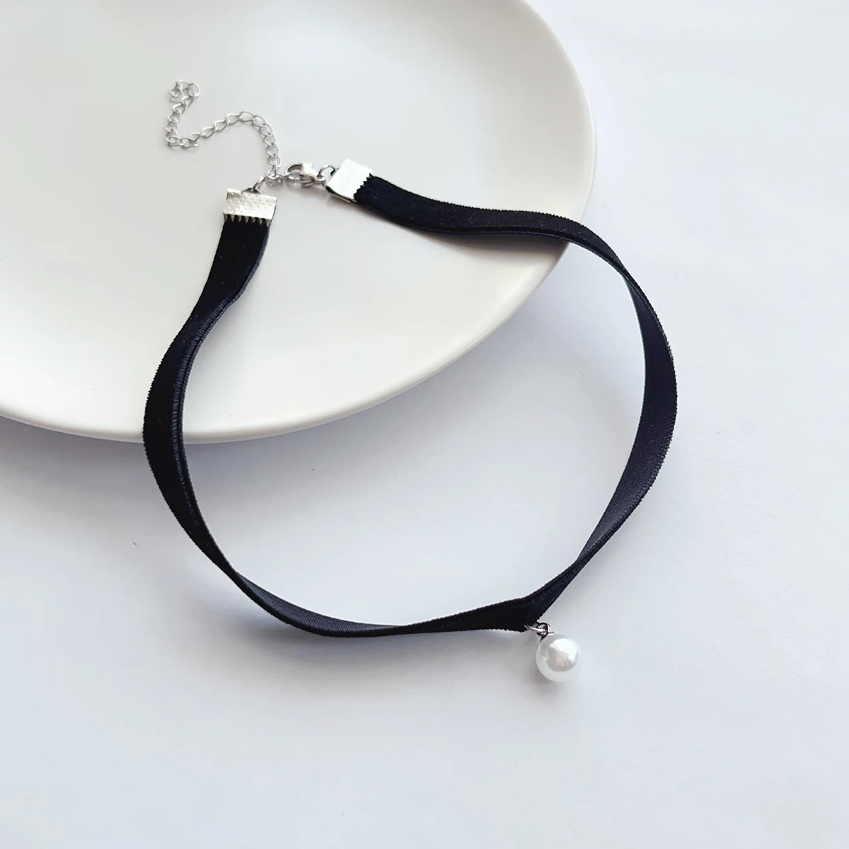 Vintage All-Matching Temperament Black Velvet Strap Faux Pearl Pendant Choker Neck Strap Choker Collar Choker Necklace Female